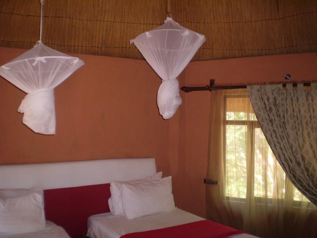 Kaazmein Lodge Livingstone Exteriör bild